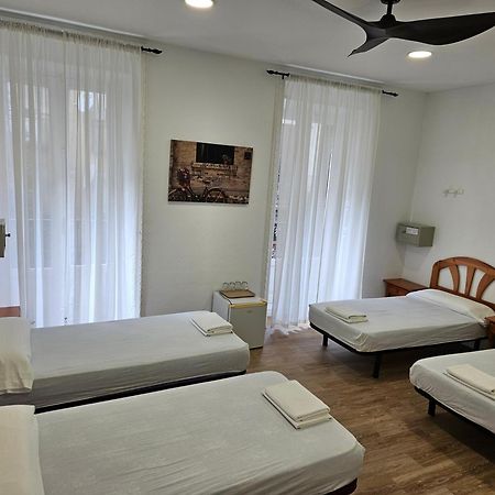 Hostal Miralva Madrid Luaran gambar