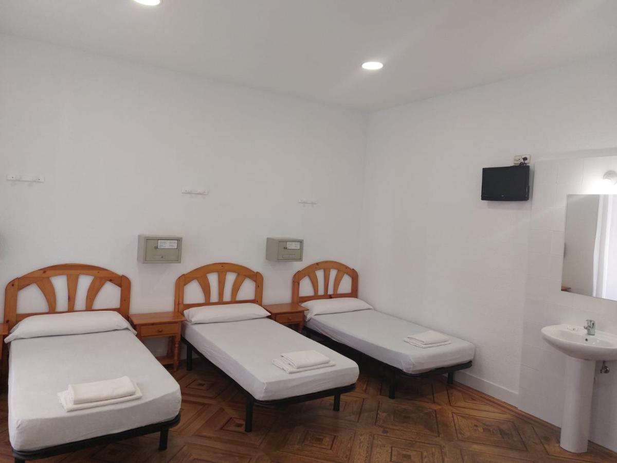 Hostal Miralva Madrid Luaran gambar