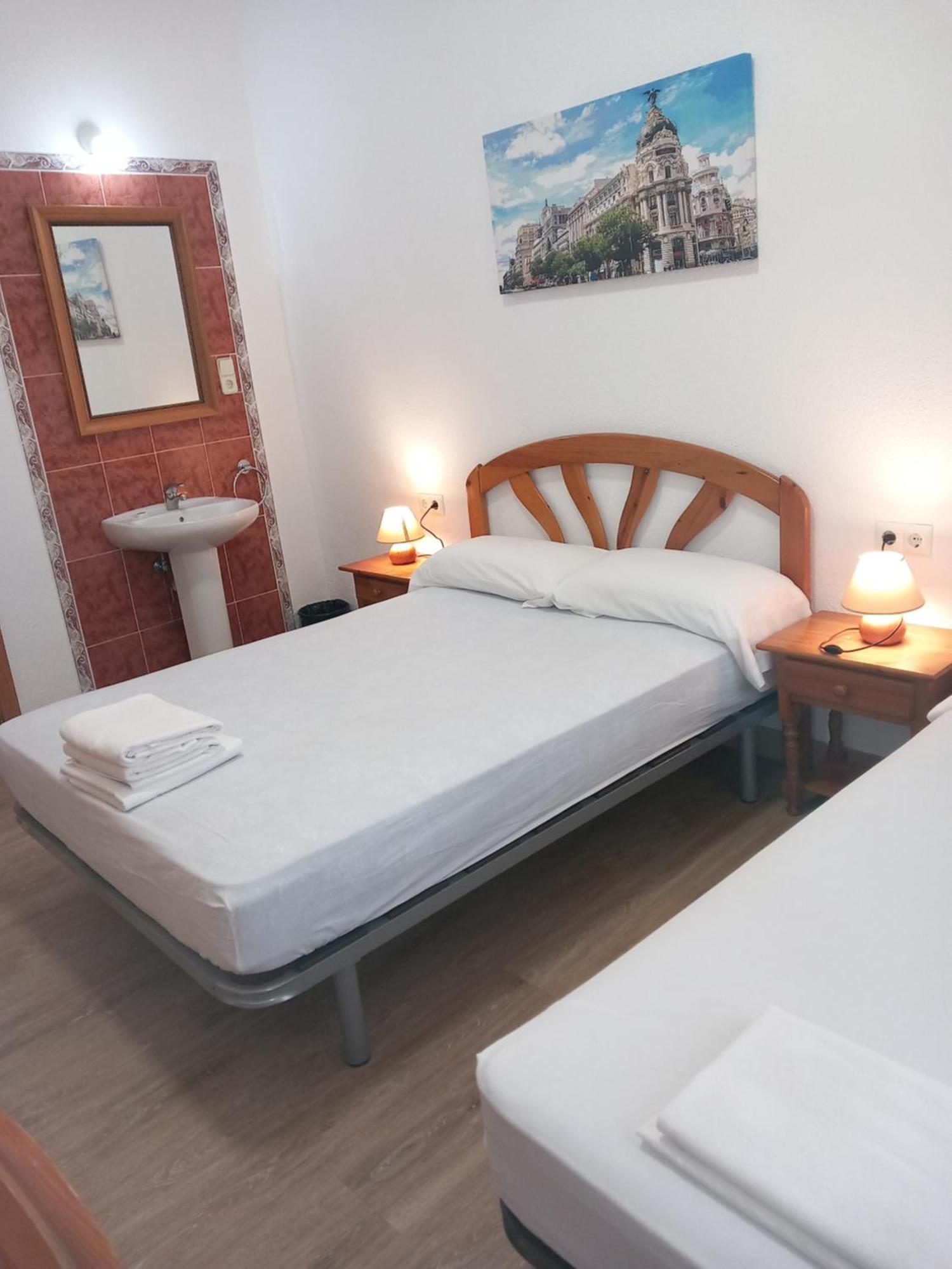 Hostal Miralva Madrid Luaran gambar