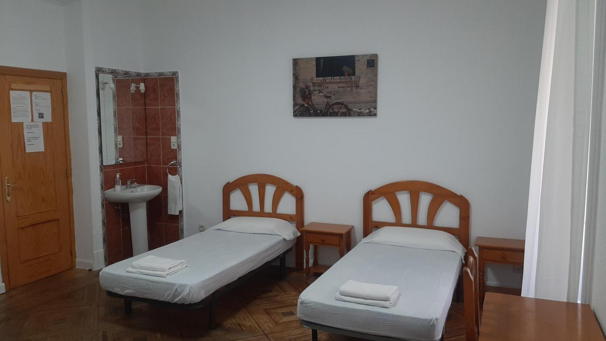 Hostal Miralva Madrid Luaran gambar