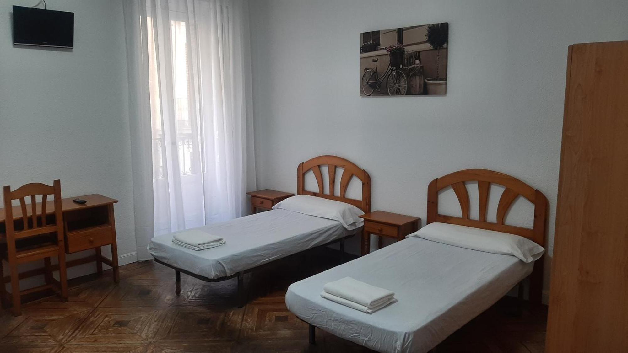 Hostal Miralva Madrid Luaran gambar