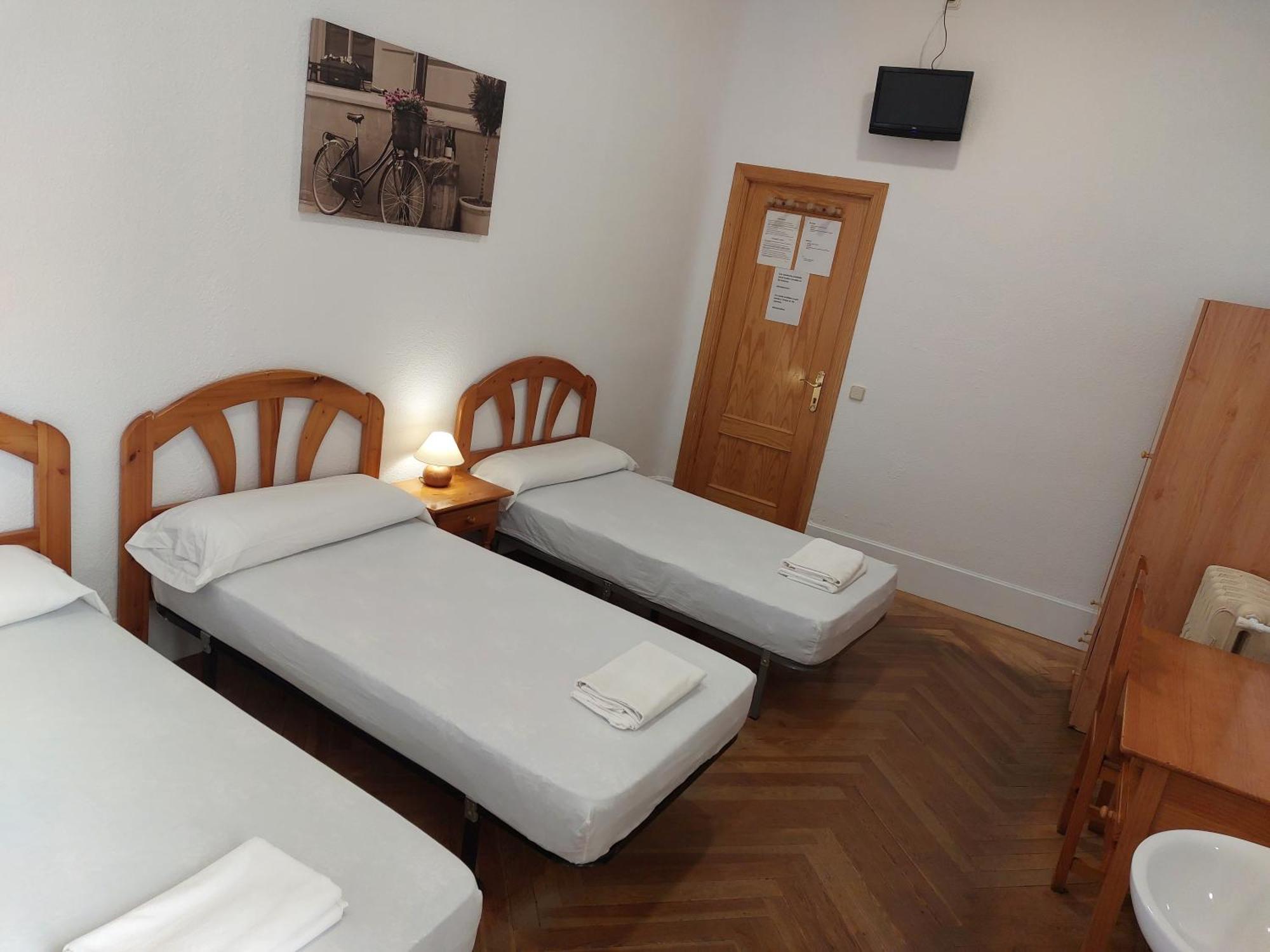 Hostal Miralva Madrid Luaran gambar