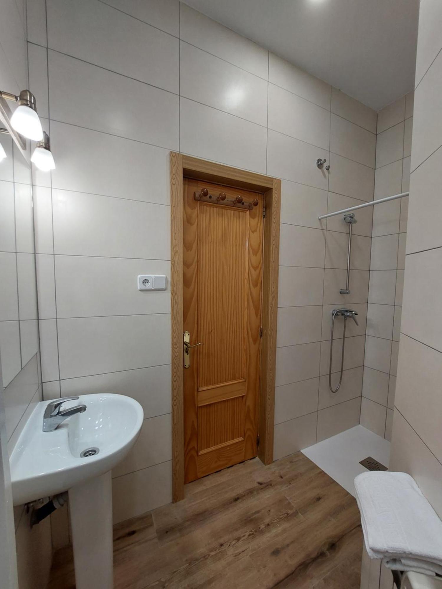 Hostal Miralva Madrid Luaran gambar
