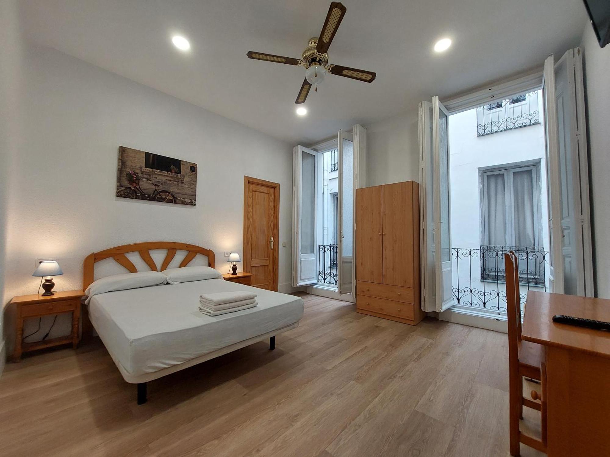 Hostal Miralva Madrid Luaran gambar