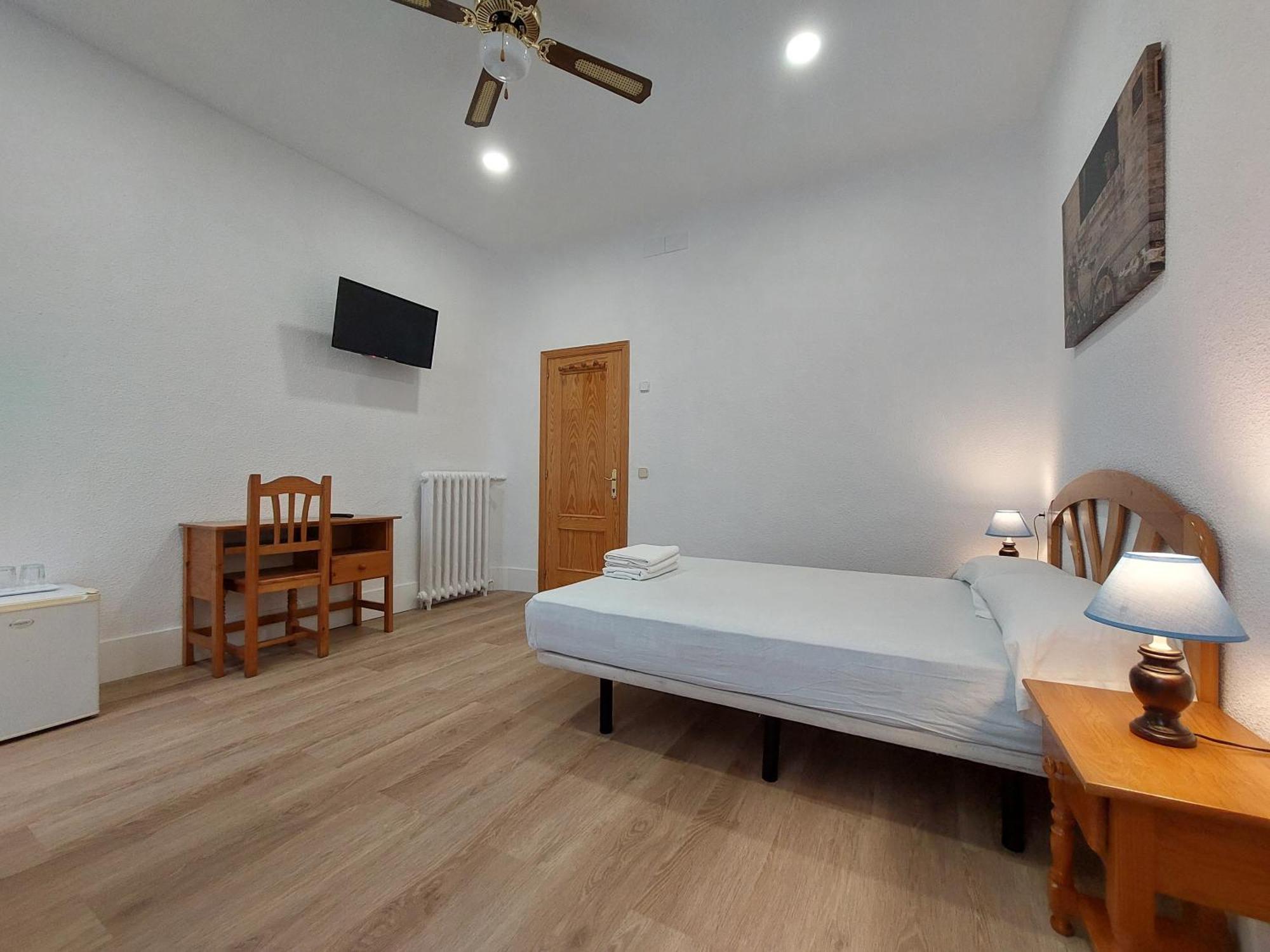 Hostal Miralva Madrid Luaran gambar