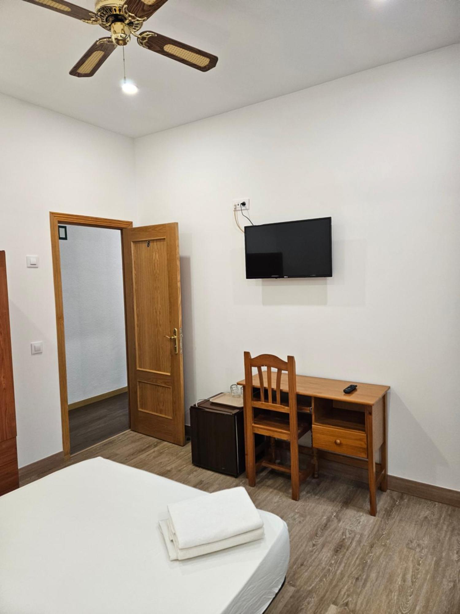 Hostal Miralva Madrid Luaran gambar
