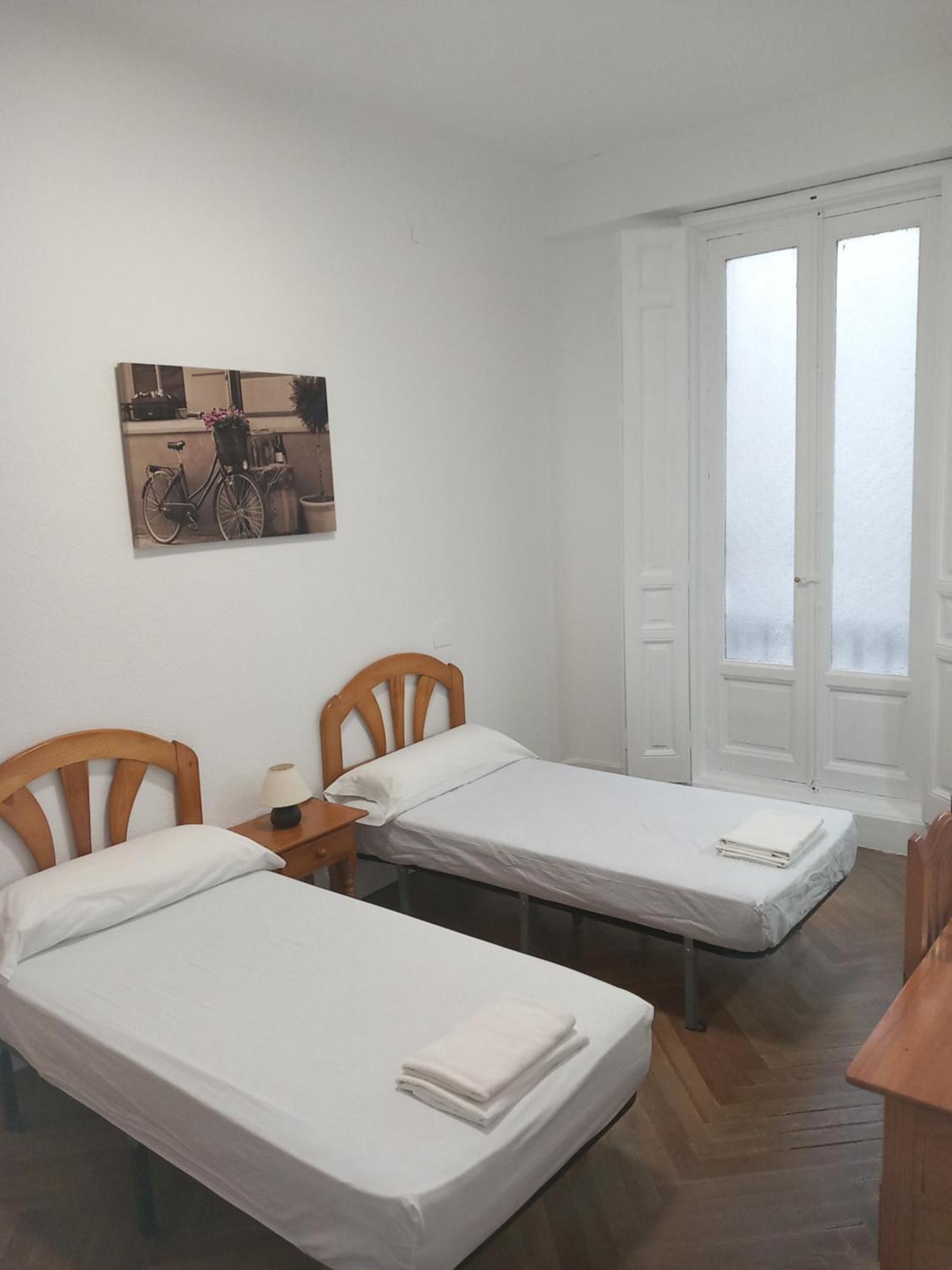 Hostal Miralva Madrid Luaran gambar
