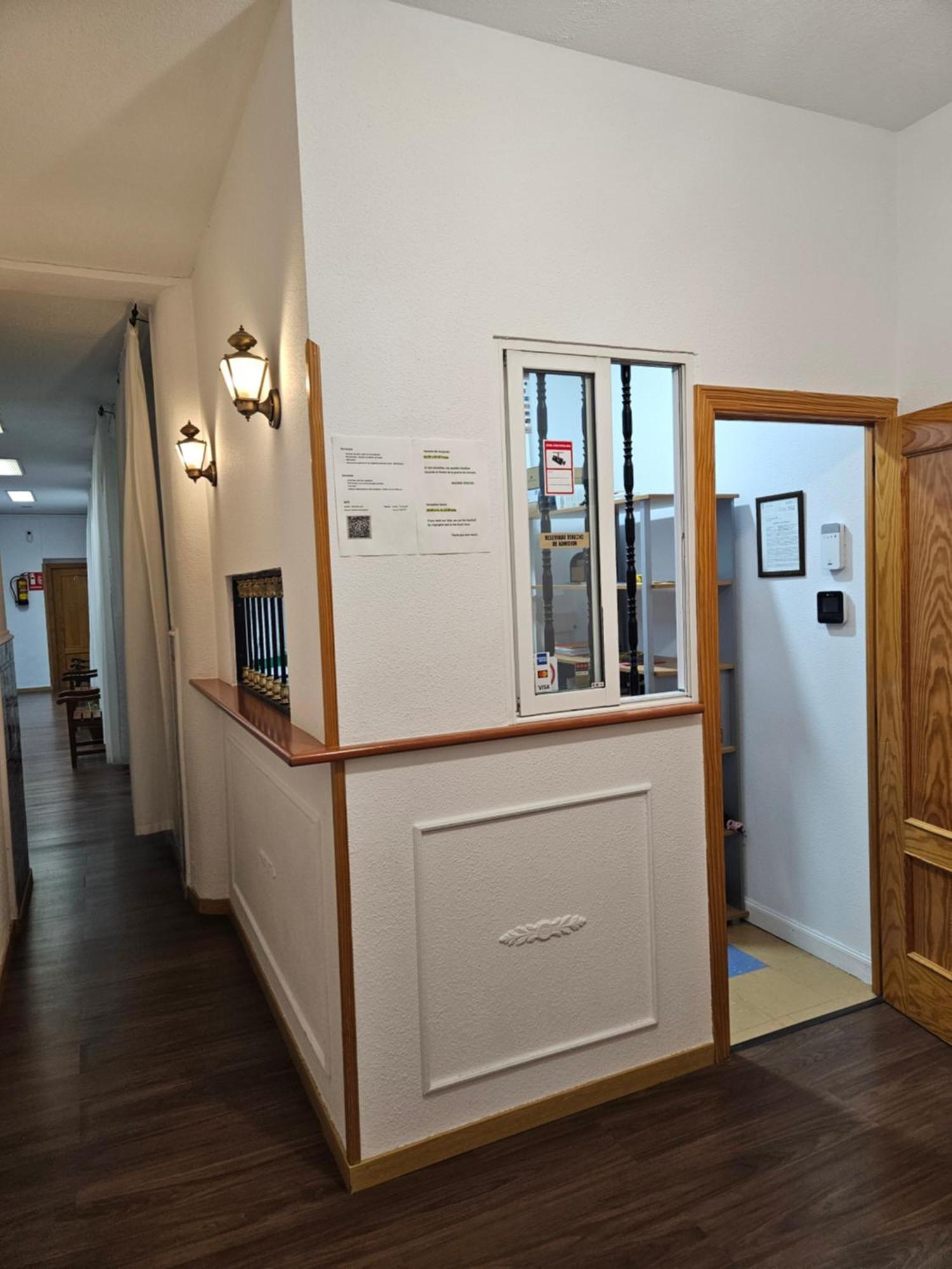 Hostal Miralva Madrid Luaran gambar