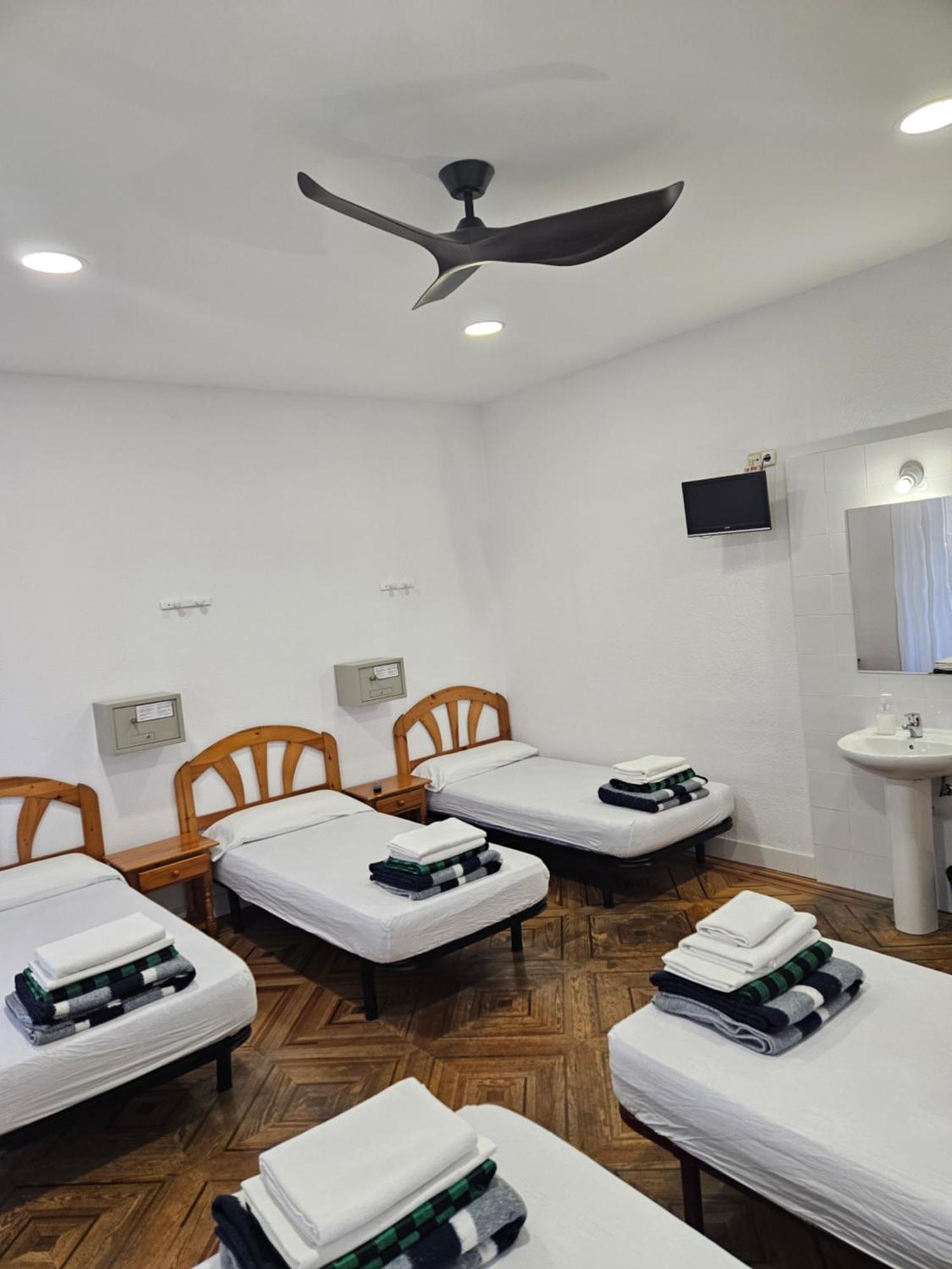 Hostal Miralva Madrid Luaran gambar