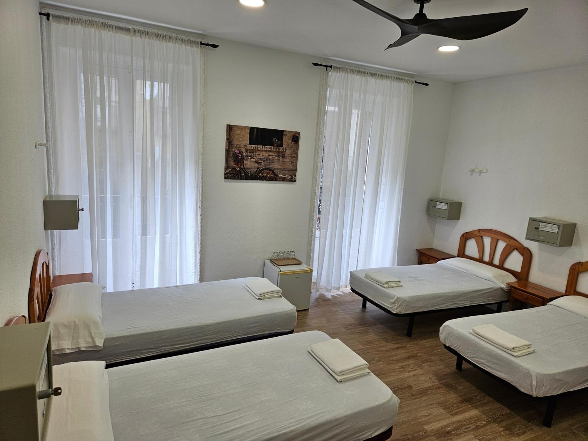 Hostal Miralva Madrid Luaran gambar