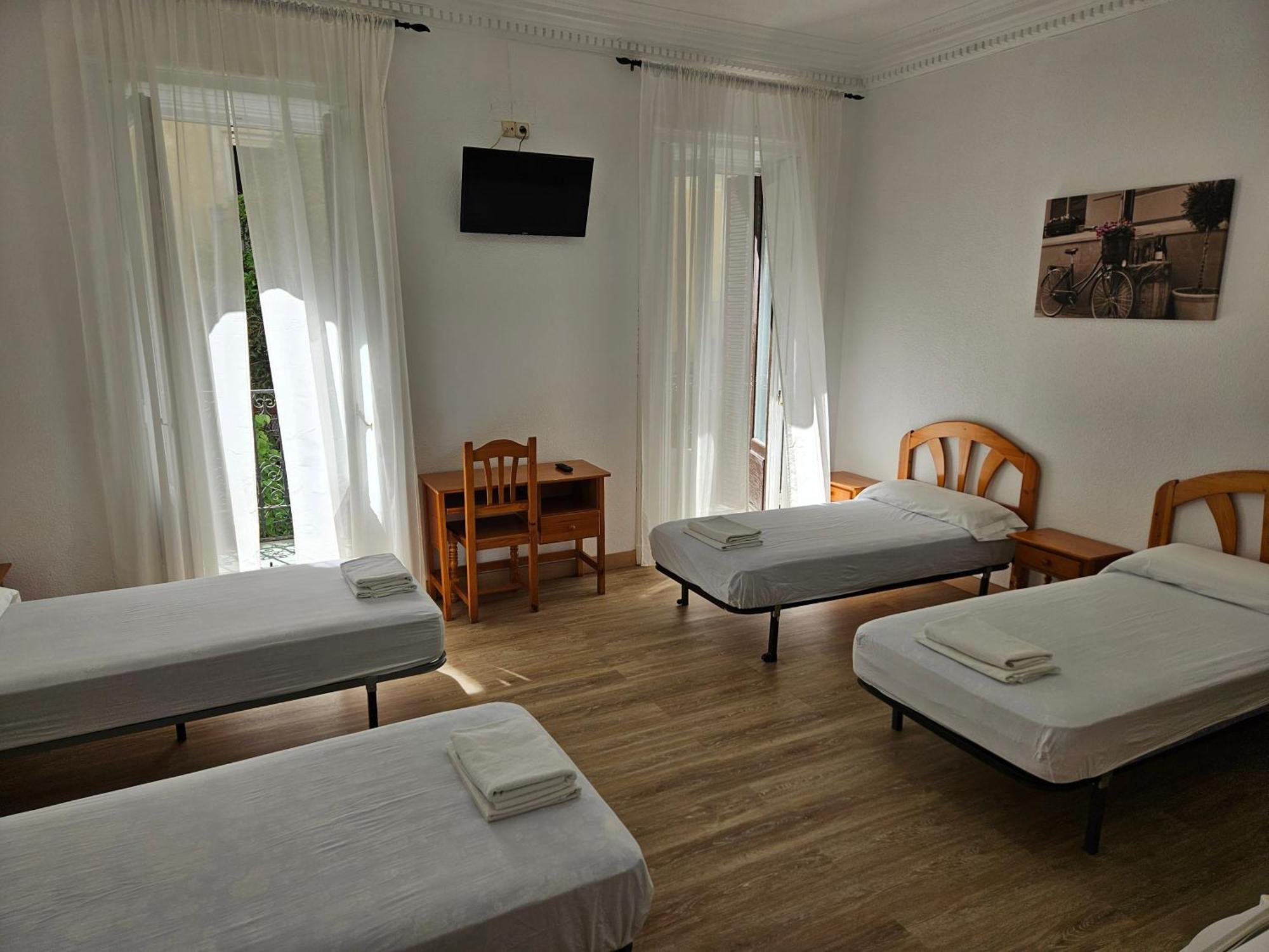 Hostal Miralva Madrid Luaran gambar