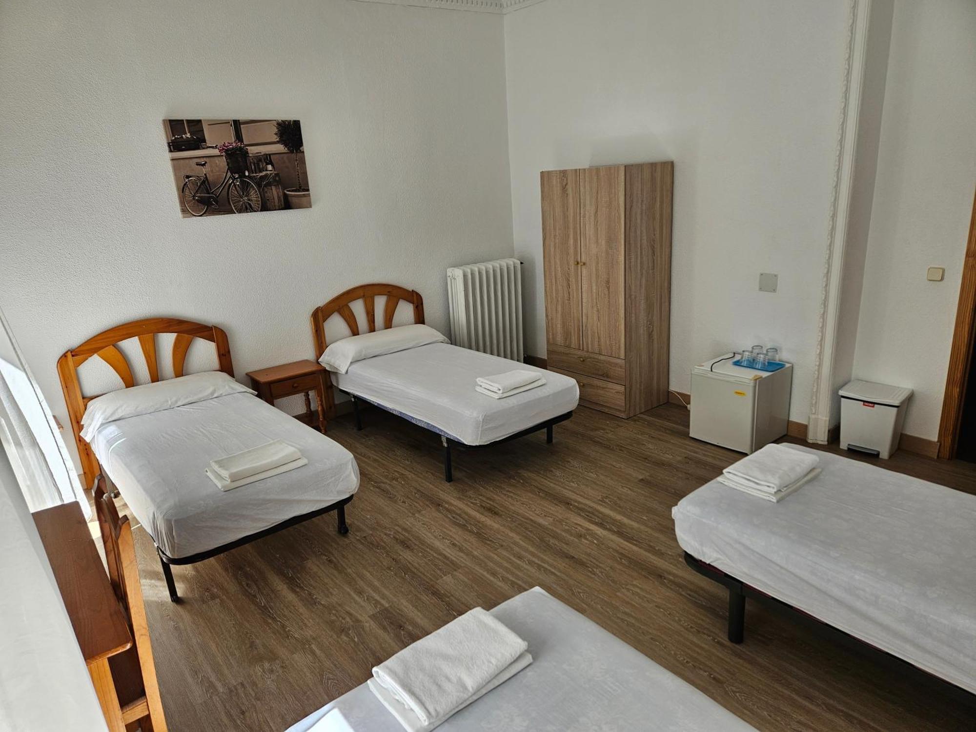 Hostal Miralva Madrid Luaran gambar
