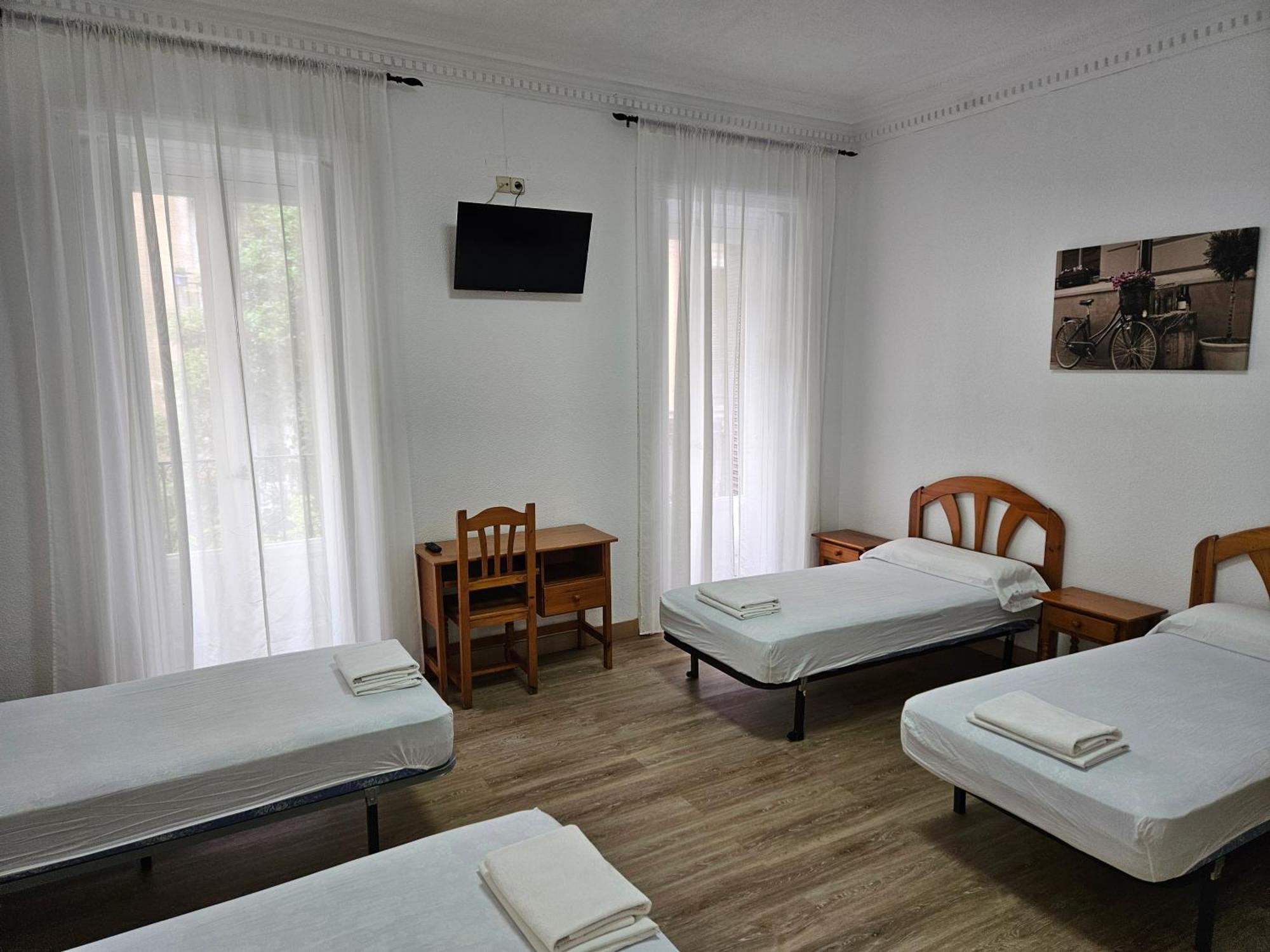 Hostal Miralva Madrid Luaran gambar